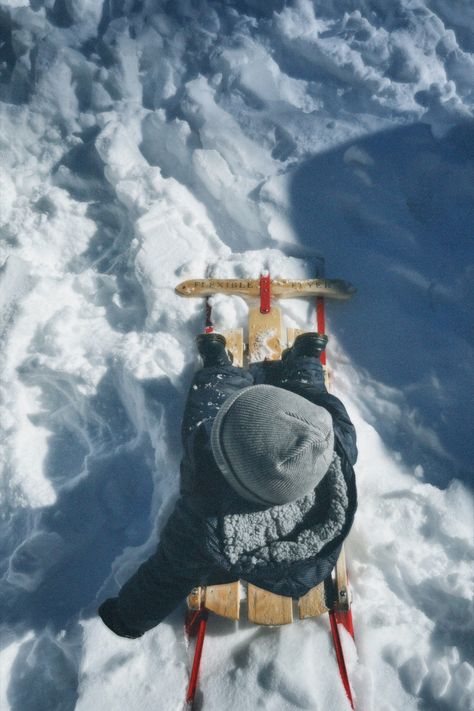 Sledding Aesthetic, Toddler Boy Aesthetic, Winter Baby, Snow Baby Pictures, Kids In The Snow, Family Ski Aesthetic, Family Ski, Snowboard Family, Baby Sled