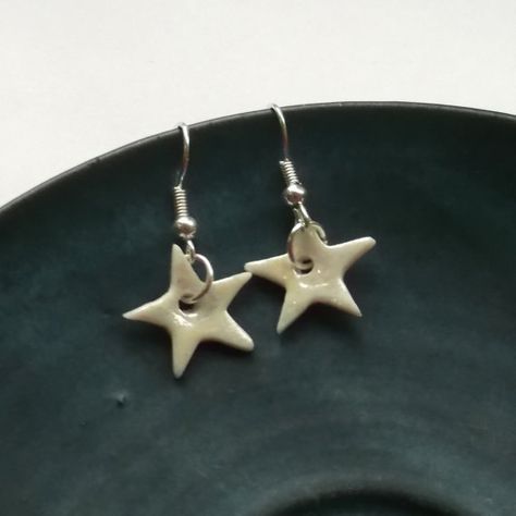 Star Dangle Earrings - handmade in porcelain with pearl glaze £12.95 a pair #jewellery #earrings #stars #star #dangleearrings Idea Product, Birthday Gift For Sister, Star Dangle Earrings, Art Clay Silver, Handmade Ceramic Jewelry, Earrings Diy Handmade, Gorgeous Birthday, 30th Birthday Gift, Cute Gifts For Friends