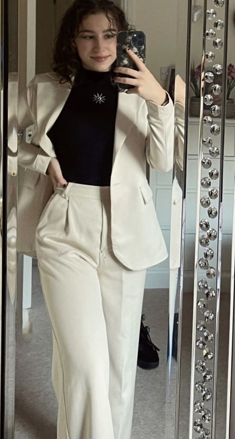 Formal Suits For Women, Grad Outfits, Blazer Outfits For Women, Business Outfits Women, Business Casual Outfits For Work, Woman Suit Fashion, Casual Day Outfits, Quick Outfits, Classy Work Outfits