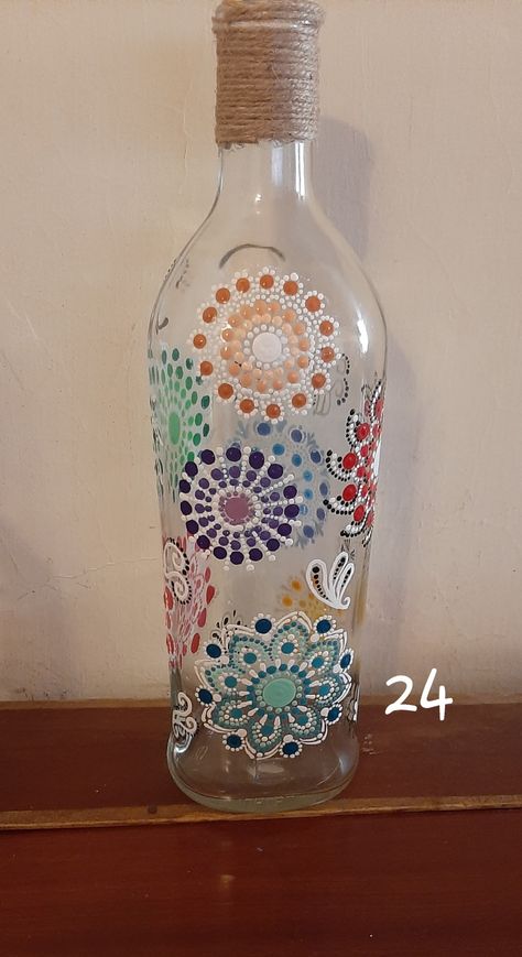 Dot Mugs, Bottle Art Projects, Glass Art Techniques, Mosaic Art Diy, Painted Glass Bottles, Fabric Paint Diy, Modern Art Canvas Painting, Painted Bottles, Hand Painted Bottles