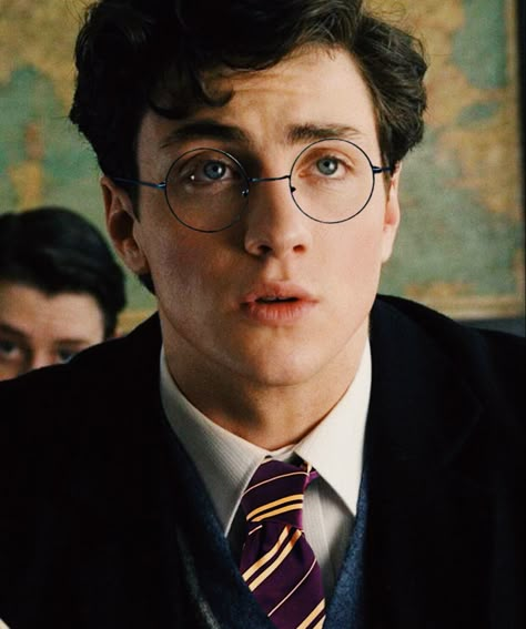 James Potter Aaron Johnson, Young James Potter, Aron Taylor Johnson, Marauders Fancasts, Harry Potter Pics, Marauders Aesthetic, Harry Potter Wizard, Aaron Johnson, Forest Of Dean