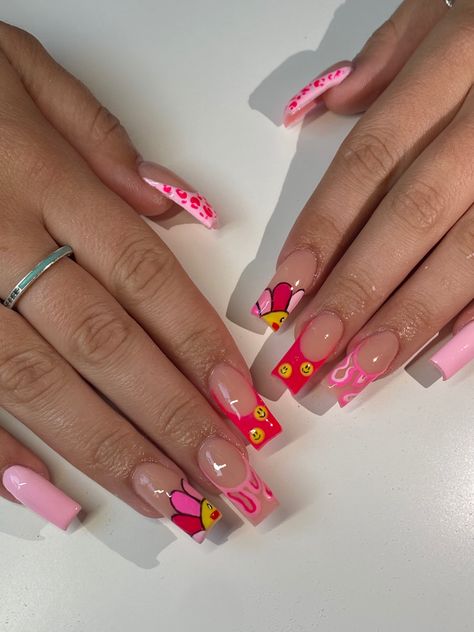 Unique Pink French Tip Nails, Funky Acrylic Nails Art Ideas, Cute Unique Nail Ideas, Acrylic Nails Flames, Nails Murakami, Nails Acrylic French Tip Design, Pink French Tip Designs, Nails Acrylic Fun, Acrylic Nails French Tip With Design