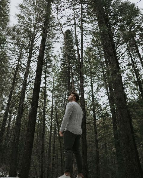 Landscape Poses Men, Mens Outside Photoshoot, Poses In Nature Photo Ideas Men, Forest Portrait Photography Male, Fall Mens Photoshoot, Jungle Photoshoot Ideas Men, Male Portraits Outdoor, Forest Poses Men, Man In Nature Photography