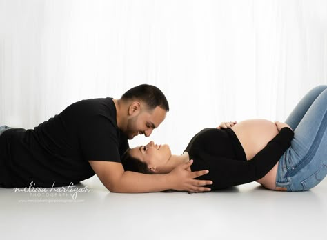 Couple Bump Photoshoot, Maternity Couple Photoshoot At Home, Indoor Maternity Photoshoot Outfits, Laying Maternity Poses, Pregnant Couple Shoot, Maternity Couple Poses Indoor, Couple Maternity Pictures Indoor, Maternity Couple Studio, Maternity Floor Poses