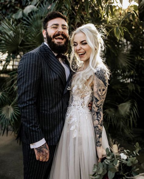 V Neck Mermaid Wedding Dress, Wedding Dress With Detachable Skirt, Mermaid Wedding Dress With Detachable, Dress With Detachable Skirt, Couple Photo Ideas, Edgy Wedding, Boho Wedding Dresses, Brides With Tattoos, Perfect Aesthetic