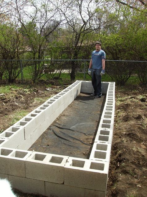 Cinder Block Raised Garden Bed, Cinder Block Raised Garden, Above Ground Garden, Cinder Block Garden, نباتات منزلية, Building A Raised Garden, Concrete Block, Backyard Renovations, Front Yard Landscaping Simple