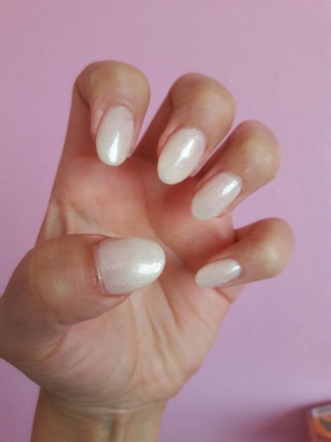 Clubbed thumb acrylics Clubbed Thumb, Clubbing Nails, Best Press On Nails, Wide Nails, Spring Acrylic Nails, Popular Nail Designs, Almond Shape Nails, Almond Nails Designs, Almond Acrylic Nails