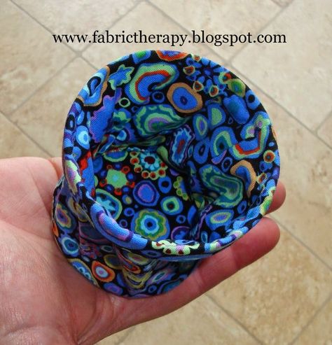 This is my new hand stitching companion...literally a THREAD CATCHER. Free pattern and tutorial Thread Catcher Pattern, Thread Catchers, Thread Catcher, Kaffe Fassett Fabric, Quilt Retreat, Fabric Bowls, Fabric Boxes, Small Sewing Projects, Fabric Bins