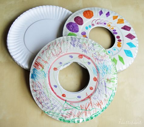 Paperplate FRISBEE - Learn how to make your own frisbee out of paperplates with Hattifant. Very easy craft for a wide age range! Summer Preschool, 4 Baby, Scouts Crafts, Water Safety, Science Activities For Kids, Diy Crafts For Kids Easy, Easy Craft, Summer Crafts, Space Exploration