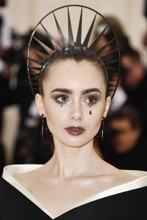 Virgin Mary Crying, Mary Crying, Lily Collins Makeup, Theatre Makeup, Punk Makeup, Makeup Books, Makeup Step By Step, Popsugar Beauty, Kate Bosworth