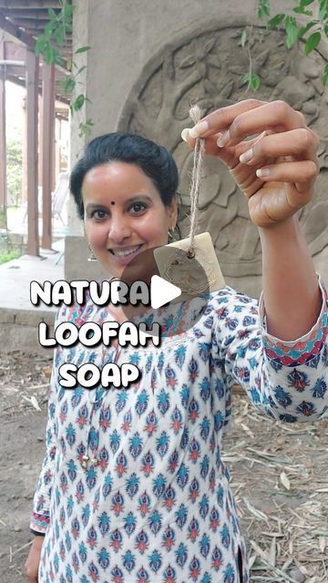 Making Loofah Sponge, Diy Loofah Soap, Loofah Soap Recipe, Loofah Soap Diy, Business Chart, Natural Showers, Unique Soap, Natural Loofah, Loofah Soap