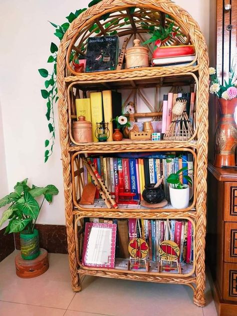 Maximalist Shelf Decor, Wicker Shelf Styling, Rattan Shelf Styling, Boho Bookshelf Styling, Cane Bookshelf, Relaxation Room Ideas, Book Hoarding, Boho Bookshelf, Rattan Bookshelf