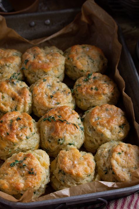 Fluffy Cheddar and Herb Biscuits — Under A Tin Roof Garlic Herb Biscuits, Cheddar Biscuit Recipe, Herb Biscuits, Savory Biscuits, Pastry Breakfast, Cheddar Biscuit, Savory Baking, Cozy Brunch, Comfort Meals