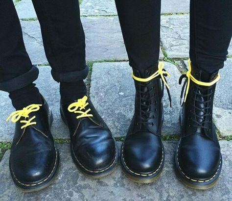 Cool way to tie your docs Botas Grunge, Yellow Dr Martens, Doc Martens Outfits, Martens Outfit, Dr Martens Outfit, Doc Martens Style, Doc Martens Outfit, Martens Style, Doc Martens Boots