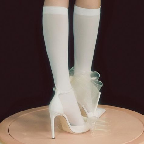 Heels Aesthetic, Dr Shoes, Diy Vetement, Fancy Shoes, Aesthetic Shoes, Pretty Shoes, Dream Shoes, Belle Epoque, Look Cool