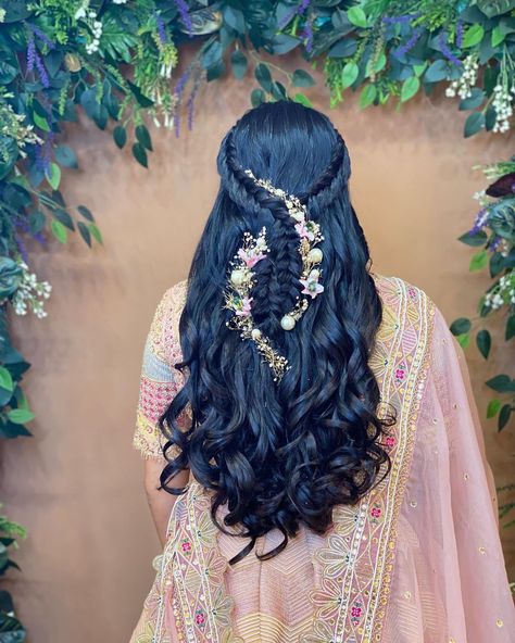 Sejal Savaliya on Instagram: “Beautiful braids with blooming trail of baby’s-breath and pearls to bless the look! 🤍🌸 . HMUA : @sejal_savaliya22 & Team In frame :…” Saree For Wedding Reception, South Indian Bridal Hairstyles, Nerdy Look, Feminine Hairstyle, Hairstyle For Saree, Bridal Hairstyle Ideas, Mermaid Braids, Layer Haircut, Ethereal Realm