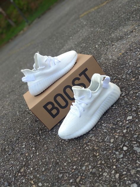 White Sneakers Outfit, 350 Boost, Air Plane, Yeezy 350, Yeezy Boost 350, Sneakers Outfit, Yeezy Boost, Adidas Yeezy Boost, White Sneakers