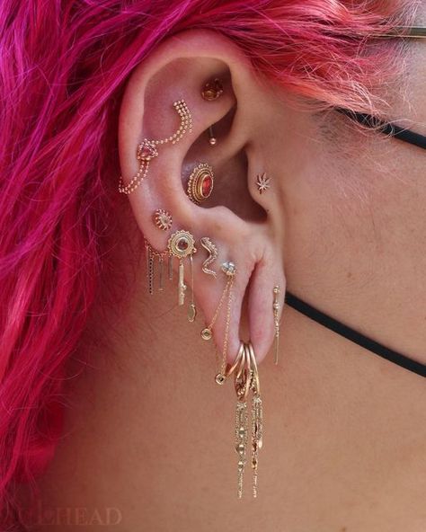 Ear Styled by the Best shared a post on Instagram: "✨Style of the Day by the Talented @tallbitchkata at @julheadpiercing in Los Angeles, California USA Jewelry by @quetzallijewelry @modernmoodbodyjewelry @bvla @junipurrjewelry @pupil.hall Photo by @luxurybodyjulry #earstyle #styleoftheday #earstyling #styleblogger #earrings #earparty #stylegoals #earpiercing #earring #piercing #piercings #pierced #earpiercings #piercingaddict #aficionado #eargame #eargoals #jewelryaddict #jewelryoftheday #je Ear Piercing Curation With Gauges, Stacked Hoop Earrings, Bvla Jewelry, Dripping Gold, Poor Unfortunate Souls, Cool Ear Piercings, Ear Style, Usa Jewelry, Body Piercings