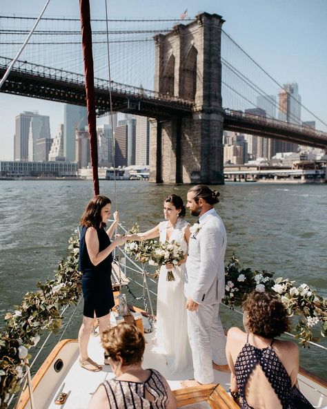 The Best Boating and Floating Wedding Venues Across the World | Whether your destination wedding options include Istanbul, an African safari or Croatia, or keeping it close-to-home in Chicago, New York or Savannah, we’ve got you covered. | Photo: Traverse the Tides Ferry Boat Wedding, Yacht Wedding Ceremony, Wedding In Boat, Small Boat Wedding, Yatch Wedding Decoration, Wedding Boat Decorations, Chicago Boat Wedding, Boat Reception Wedding, Sailboat Wedding Ceremony