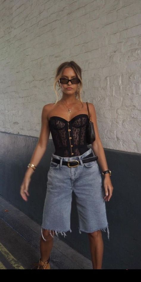 Denim Shorts Dressy Outfit, Corset Top Street Style, Jean Shorts Club Outfit Night, Local Concert Outfit, Going Out To The Bar Outfits Night, Bermuda Shorts Outfit 2024, Shorts Bar Outfit, Leather Short Outfits Summer, Nyc Street Style Spring 2024