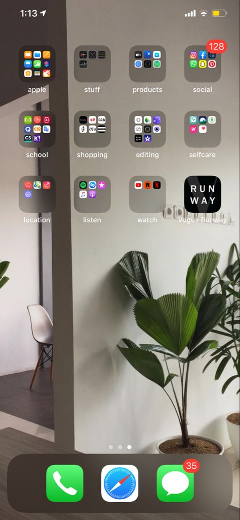 Homescreen Layout Iphone Minimalist, Beruang Grizzly, Organize Apps On Iphone, Organize Phone, Iphone Wallpaper Vintage Hipster, Phone Apps Iphone, Organize Phone Apps, Watercolor Wallpaper Iphone, Iphone Storage