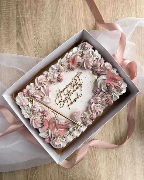 Square Birthday Cakes For Women, Lowkey Birthday, Birthday Cakes Aesthetic, Elegant Sheet Cake Designs, Rectangle Cakes, White Sheet Cakes, Square Birthday Cake, Heart Cake Decoration, Traybake Cake