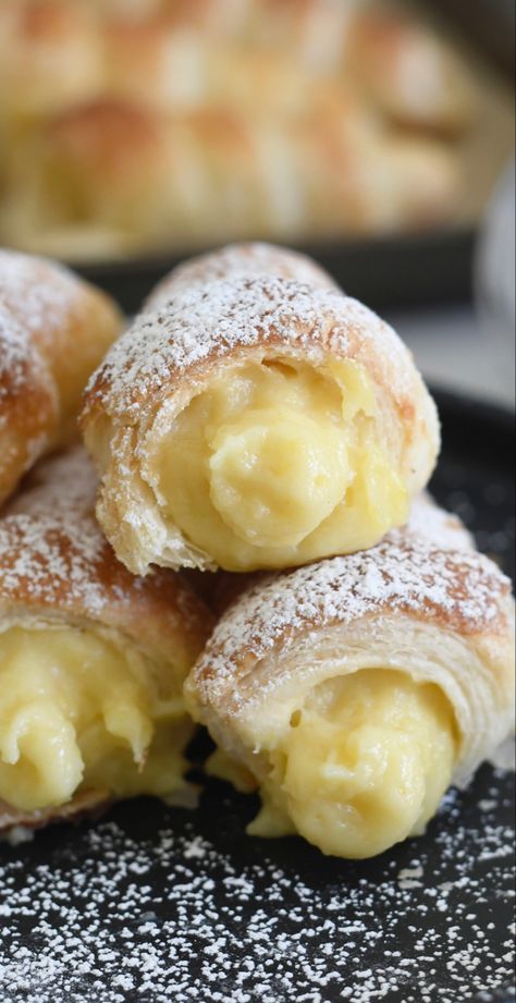 Crispy and buttery puff pastry cannoncini (horns) filled with velvety and rich custard cream Sporcamuss Italian Cream Filled Pastries, Italian Cream Horns, How To Make Cream Horns, Cream Horn Recipe, Creamed Horns, How To Make Cannolis, Cream Horns Recipe Puff Pastries, Cannoncini Recipe, Cornetti Recipe