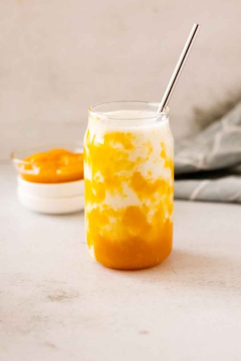 Craving a delicious treat? Try our mango milkshake recipe for a taste of tropical paradise. Get your fix on our blog now! Tropical Milkshake, Mango Milkshake Recipe, Coconut Ice Cream Recipes, Mango Shake, Mango Milkshake, Virgin Drinks, Coconut Milk Ice Cream, Drink List, Milkshake Recipe