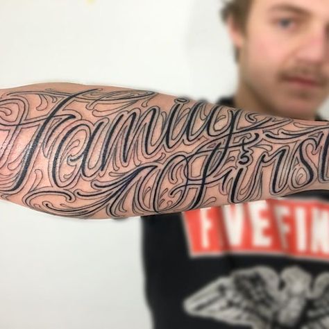 Good Family Tattoo, Family First Tattoo, Family Tattoos For Men, Fonts Tattoo, Samoan Tattoo, World Tattoo, Sailor Jerry, Ink Design, Family Tattoos