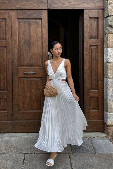 Say "I do" to these alternative bridal outfits, perfect for rehearsal dinners, bridal showers or achieving a modern take on a traditional bridal look.

🏷️ Bridal outfits, wedding, bridal party, casual bridal outfits, rehearsal dinner, bridal shower Rehearsal Dinner Dress Casual, Dinner Dress Casual, Wedding Shower Outfit, Bridal Outfits Wedding, Traditional Bridal Look, Bridal Outfit Ideas, Rehearsal Dinner Looks, Engagement Party Outfit, Wedding Dusty Blue