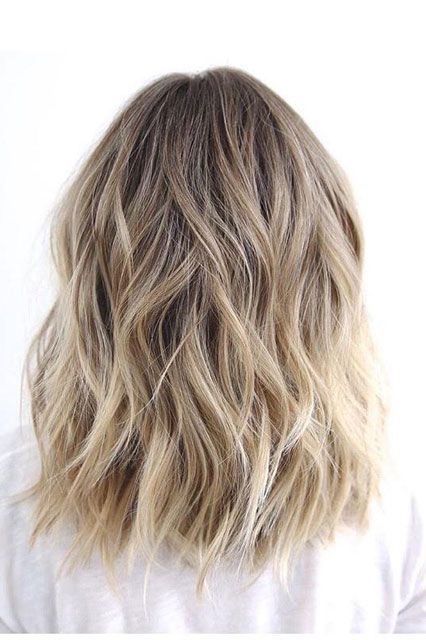 These hair-color trends are going to be HUGE Beachy Waves Hair, Medium Shag Haircuts, Blond Balayage, Balayage Blonde, Guy Fieri, Hair Color Techniques, Super Hair, Brown Blonde Hair, Short Hairstyle