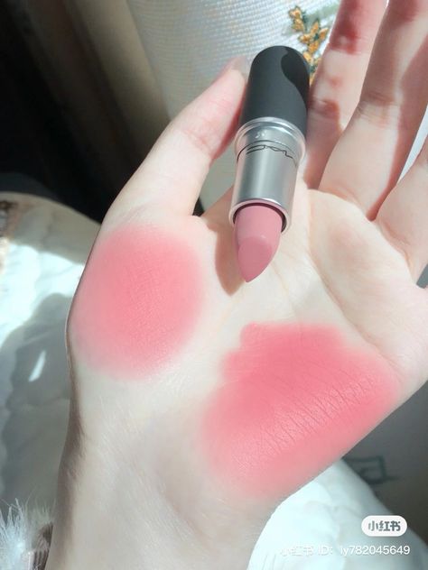 Bunny Tounge Pink Lipstick, Cool Pink Lipstick, Korean Pink Lipstick, Korean Lipstick Shades, Korean Lipstick Products, Shades Of Pink Aesthetic, Cool Tone Lipstick, Lipstick Pink Shades, Pink Lipstick Aesthetic