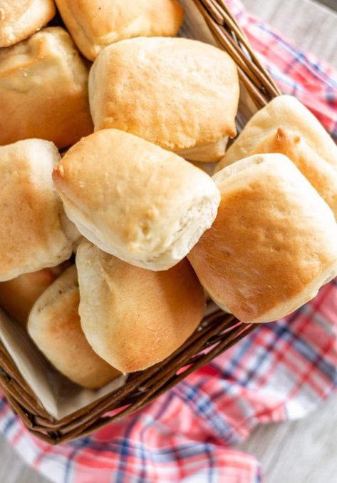 Texas Roadhouse Rolls | Sweet Tea and Thyme Sister Schubert, Roadhouse Rolls, Yeast Rolls Recipe, Texas Roadhouse Rolls, Bread Winners, Savory Bread, Yeast Rolls, Texas Roadhouse, Bbq Rub