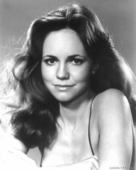 Sally Field Haircut Images, Sally Field, Smokey And The Bandit, Actrices Hollywood, Film Tv, Famous Women, White Photo, Famous Faces, Hollywood Stars