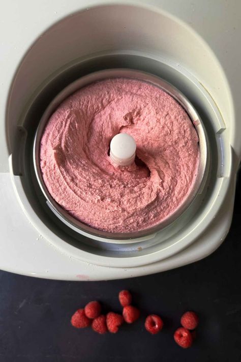 Homemade Creamy Raspberry Gelato Recipe - Recipes from Italy Raspberry Gelato Recipe, Frozen Yogurt Recipe Healthy, Raspberry Gelato, How To Make Gelato, Frozen Yogurt Recipe, Gelato Recipes, Gelato Maker, Recipes From Italy, Gelato Flavors