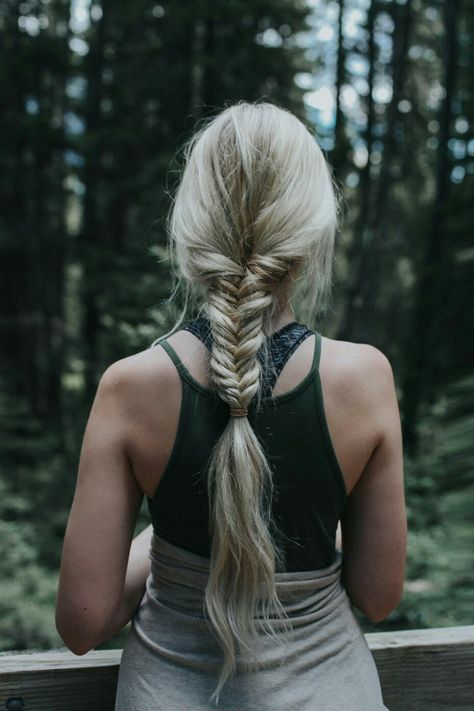 Hiking hair style   Road trip hair style  Long braids, fishtail braid    www.bakaichik.com Hiking Hair Styles, Camping Hairstyles, Hiking Hair, Hiking Girl, Camping Hair, Spring Camping, Hiking Hairstyles, Travel Hairstyles, Packing Lists