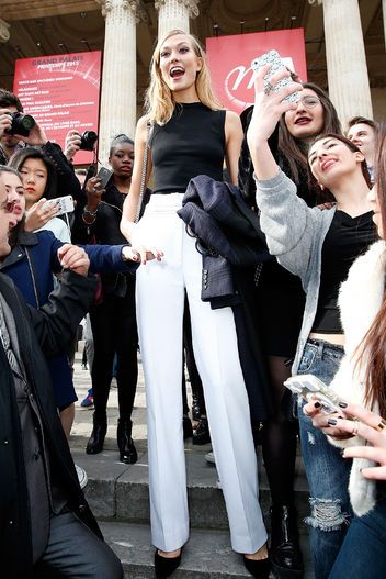 5 things every tall girl understands about fashion (i.e. Karlie Kloss) Fashion For Tall Women, Tall Girl Outfits, Tall Women Fashion, Tall Girl Problems, Tall Girl Fashion, Moda Hippie, Tall People, Tall Fashion, Moda Chic