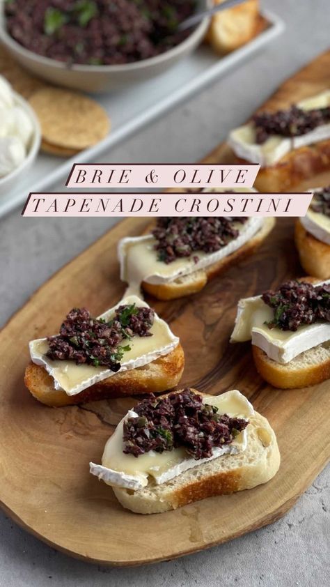 Tapenade Olive Noire, Wedding Canapés, Brie Crostini, Olive Appetizer, Tapenade Olive, Tapenade Recipe, Van Kitchen, Luxury Picnics, Easy Sandwich