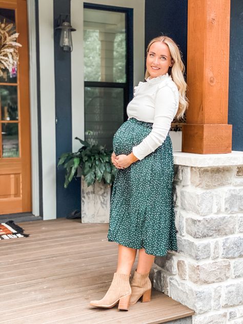 Chic Maternity Outfits Winter, Christmas Outfit Maternity, Church Maternity Outfit, Maternity Holiday Party Outfit, Maternity Church Outfit, Holiday Maternity Outfits, Pregnant Christmas Outfit, Maternity Christmas Outfit, Plus Size Pregnancy Outfits