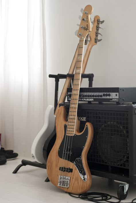 Bass Instrument, I Love Bass, Black Electric Guitar, Fender Jazz Bass, Fender Jazz, Guitar Photography, Electric Bass Guitar, Bass Music, Double Bass