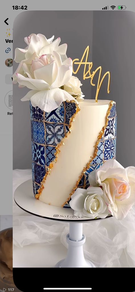 Clase Azul Cake, Talavera Cake, 40th Birthday Cakes For Men, 49th Birthday, Blue Wedding Decorations, Flower Cake Toppers, Greek Pattern, Patterned Cake, Traditional Wedding Cake