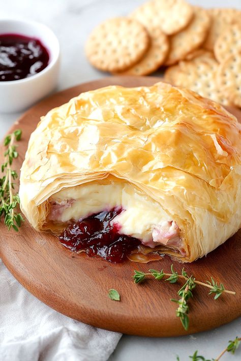 Best Baked Brie in Phyllo Dough Recipe Brie And Pie Crust, Phyllo Dough Pizza Recipes, Baked Brie Cheese Recipes, Phyllo Dough Brie, Phyllo Brie, Best Baked Brie, Philo Dough, Appetizers Party Ideas, Baked Brie Cheese