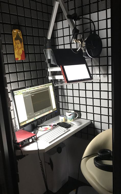 Closet Recording Studio, Bedroom Recording Studio, Diy Recording Studio, Diy Vocal Booth, Home Recording Studios, Bedroom Music Studio, Wood Sound Diffuser, Vocal Booth, Recording Booth