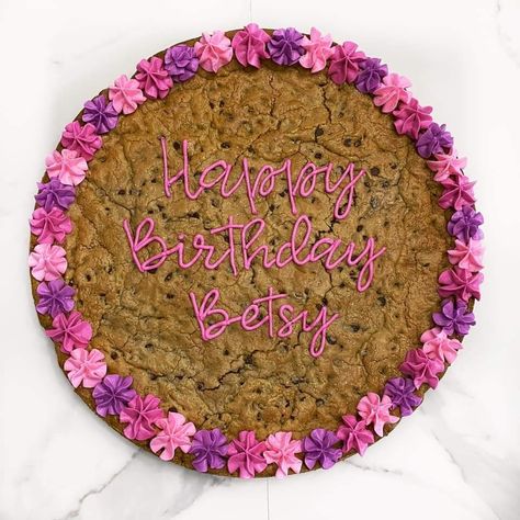 30th Birthday Cookie Cake, Cookie Cake Ideas Decorated, Birthday Cookie Cake Designs, Birthday Cookie Cake, Cute Cookie Cake Designs, Cookie Cakes, Cookie Cake Decorating Ideas, Cake Frosting Designs, 22nd Birthday Cakes