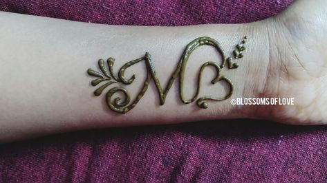 Latest "M" letter mehn di tattoo design #henna #hennadesign #hennaart #hennatutorial #hennalove #instahenna #instahennaartist #mehendiart #mehndiartist #mehndidesigns #mehendidesign #hennatattoo #instamehndi #youtubechannel #indianyoutuber #hennainspire #eleganthenna #stylishmehndi #hennamehndi #hennalookbook #youtubevideos #subscribe #arabictattoo #arabichenna #hennavideo #mehndivideo #mehnditattoo #mehndi #mehendi #blossomsoflove M Design Mehndi, Letter M Mehndi Design, M Name Mehndi Design, Beautiful Simple Mehndi Design, Alphabet Tattoo Designs, Finger Henna Designs, Mehndi Designs 2018, Simple Henna Tattoo, Design Henna