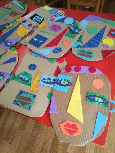 School Art Activities, Afrique Art, Classroom Art Projects, Creation Art, Picasso Art, Elementary Art Projects, Kindergarten Art, School Art Projects, Camping Crafts