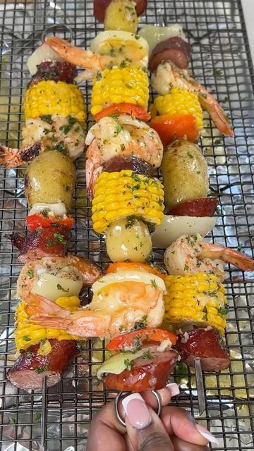 Seafood Network🦞🦐🦀🦑🐙🍤 on Instagram: "Garlic butter ‘SEAFOOD BOIL’ skewers 😍 these are perfect for the summer days and can also be done on the BBQ. The Seafoodnetwork Cookbook link is in bio for your mouthwatering seafood recipes🔥🔥🔥 Or go to Seafoodnetwork.net . Don’t miss out‼️ Do you want to devour this seafood sensation❓Comment and tag a Seafood Lover/Friend below 🎥 @theprettycuisine #Seafoodlover#seafoodnetwork#Sea" Garlic Butter Seafood Boil, Garlic Butter Seafood, Food Skewers, Seafood Buffet, Seafood Boil, Cheap Dinners, Bbq Party, Garlic Butter, Skewers