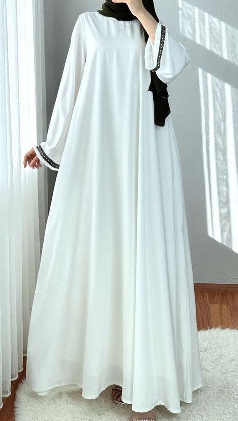 fashion trend White Burkha Design, Umrah Women Outfit, Muslim Clothes For Women, White Abaya For Umrah, White Burkha, Hijab With Abaya, White Abaya Designs, Modern Abaya Casual, Modest Abaya Designs