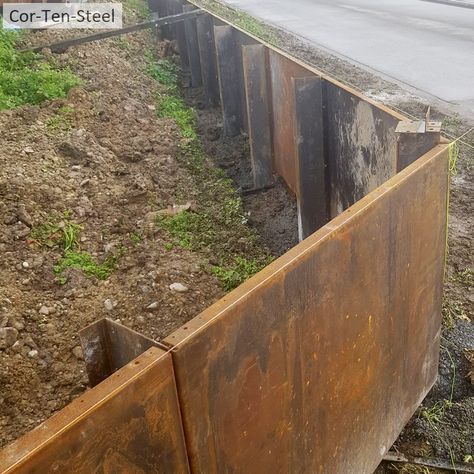 Corten Steel Retaining Wall Diy, Corten Steel Terraced Garden, Steel Retaining Wall Ideas, Corten Steel Retaining Wall, Steel Retaining Wall, Corten Steel Garden, Garden Dividers, Steel Garden Edging, Stone Walls Garden