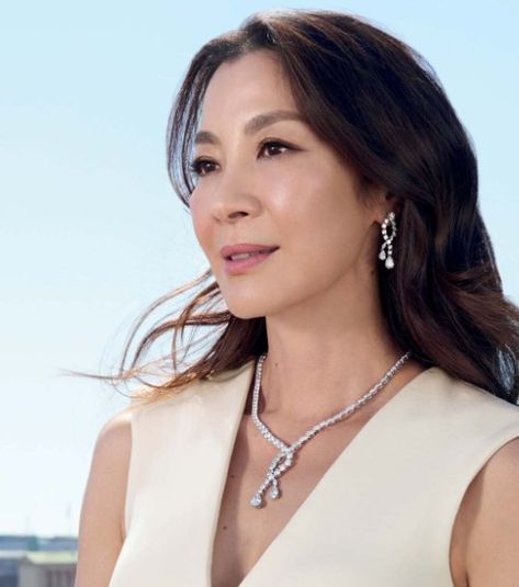 Michelle Yeoh Makeup, Michelle Yeoh Aesthetic, Mother Of The Bride Makeup Asian, Michelle Yeoh 90s, Mob Makeup, Bride Makeup Asian, Mother Of Bride Makeup, Asian Mother, Bond Woman